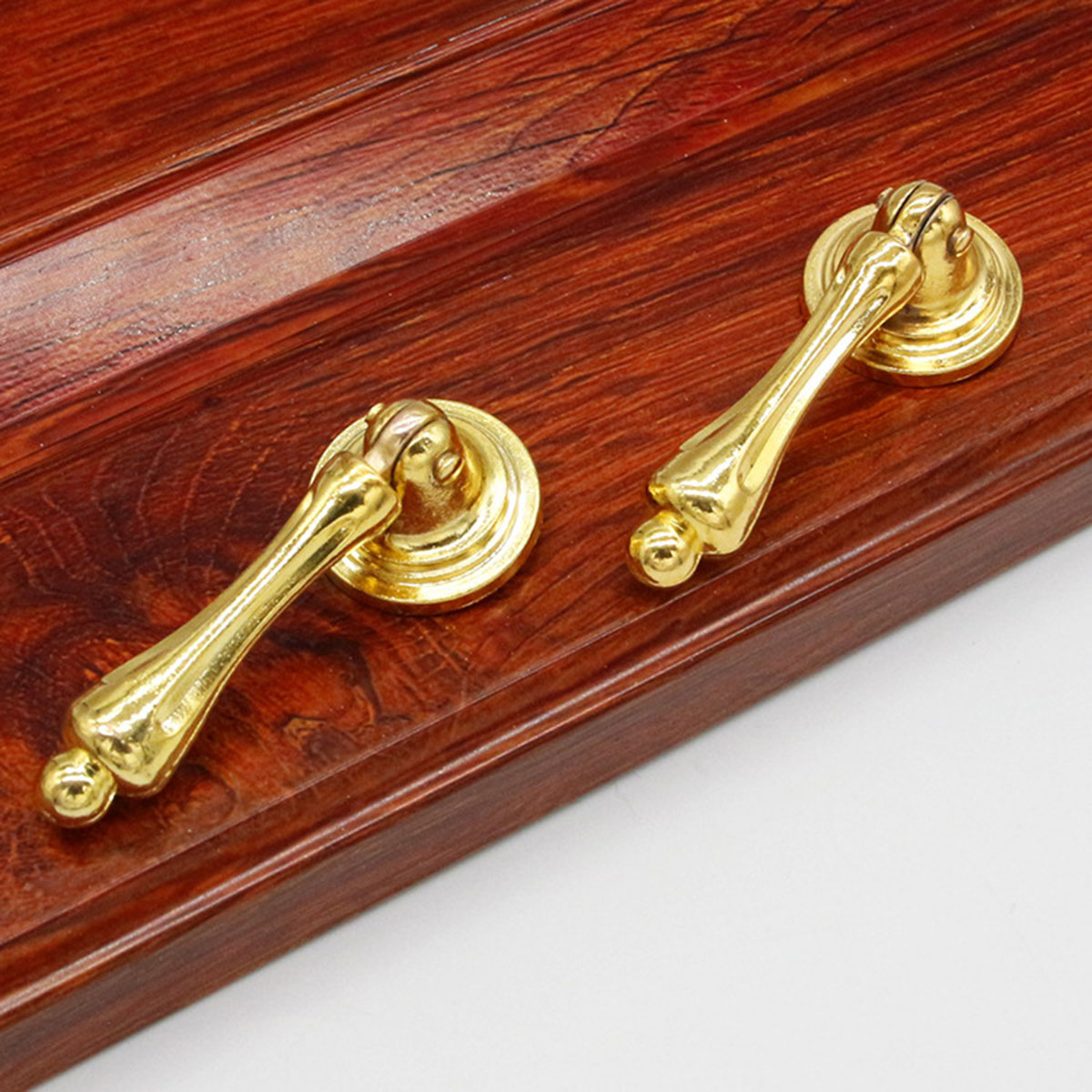 Used Furniture Hardware - 1 szt. - Eleganckie uchwyty do